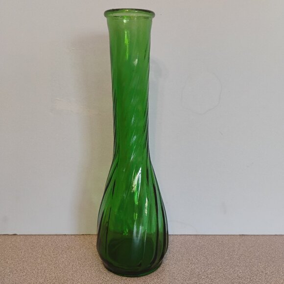 Hoosier Glass Vintage Emerald Green Swirl Vase - Picture 1 of 3